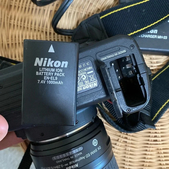Nikon D40 SLR Digital Camera Kit with 18-55mm Lens *USED* - Picture 4 of 7